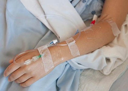 Acesso vascular intrasseo versus intravenoso durante as manobras de reanimao em caso de paragem cardaca extra-hospitalar (estudo)